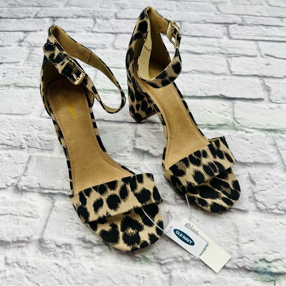 NWT Old Navy Black and Tan Leopard Heels Size 8 High Heel Block Ankle Strap
